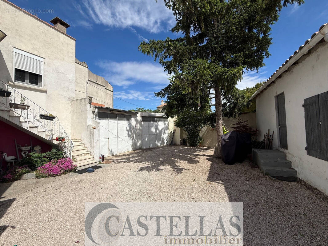 Maison à ROQUEFORT-LA-BEDOULE