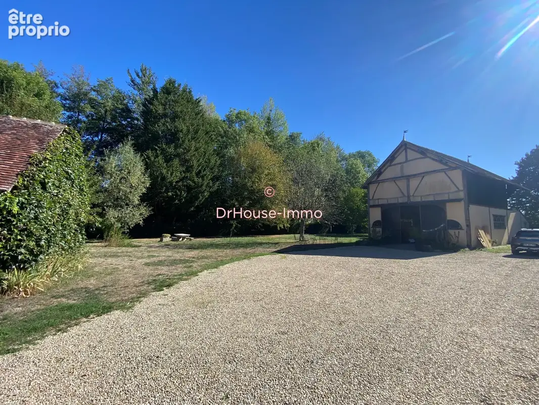 Maison 9 pièces 310 m² à vendre à Villiers-Saint-Benoit (89130) - photo 2
