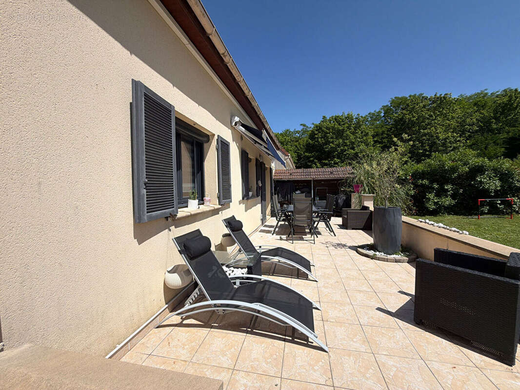 Maison à SAVIGNY-LE-TEMPLE