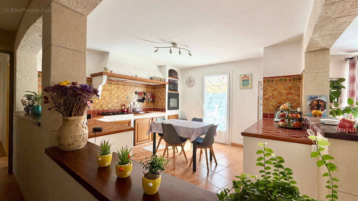 Maison à LA ROQUEBRUSSANNE