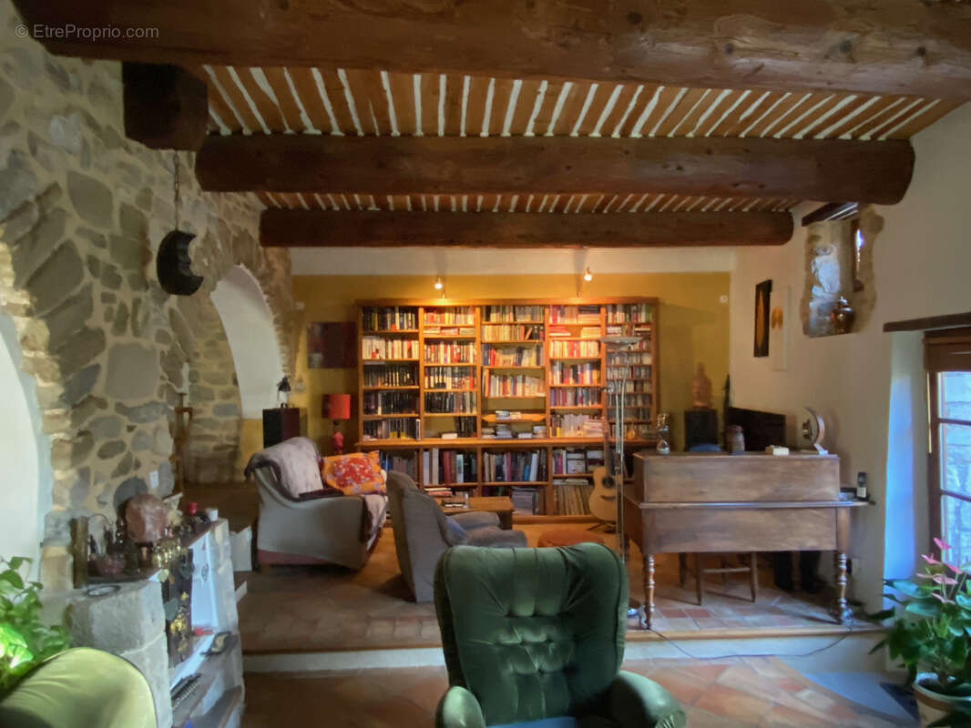 Maison à MIRABEL-AUX-BARONNIES