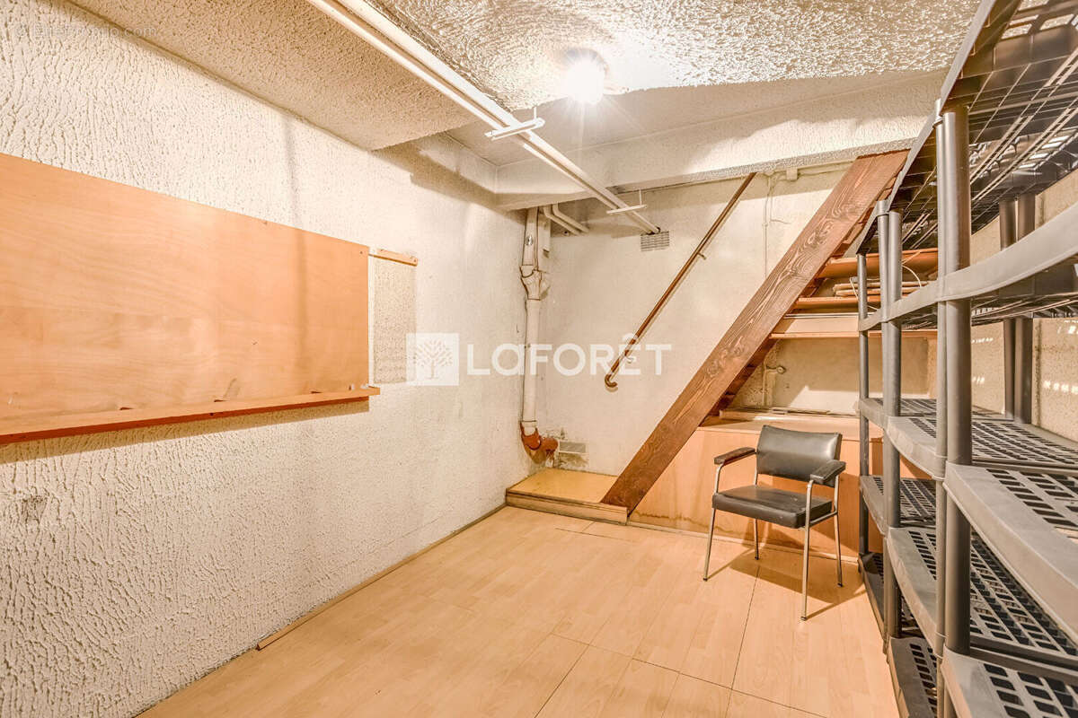 Local commercial Paris 38 m2 - photo 10