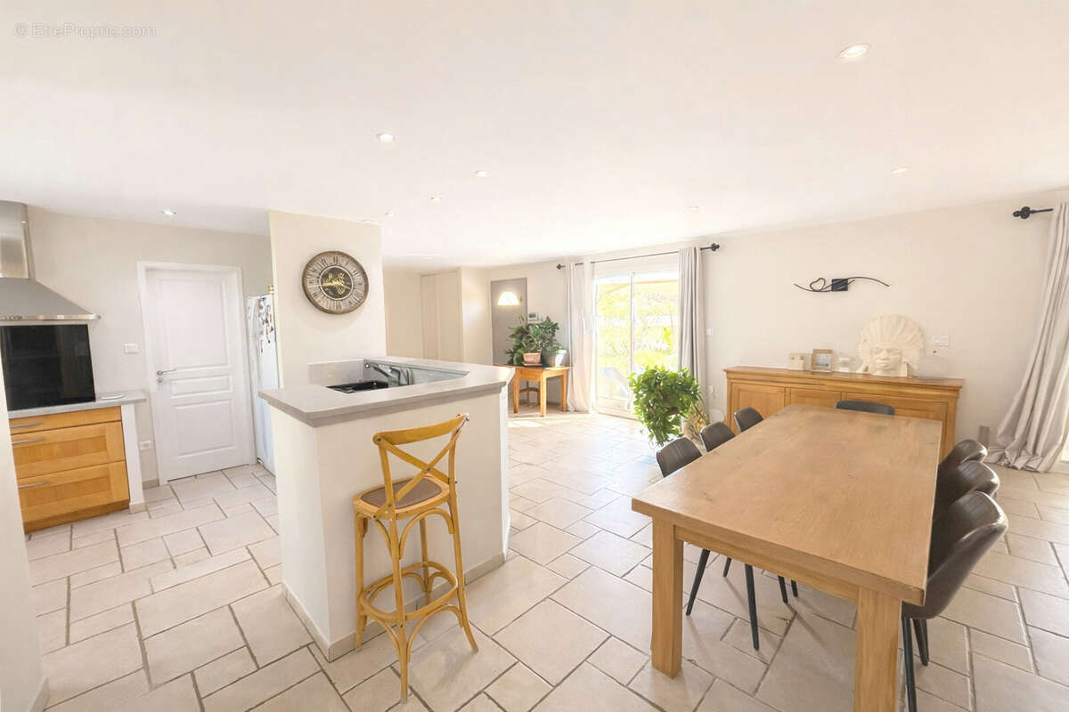 Maison à SAINT-MARCEL-LES-SAUZET