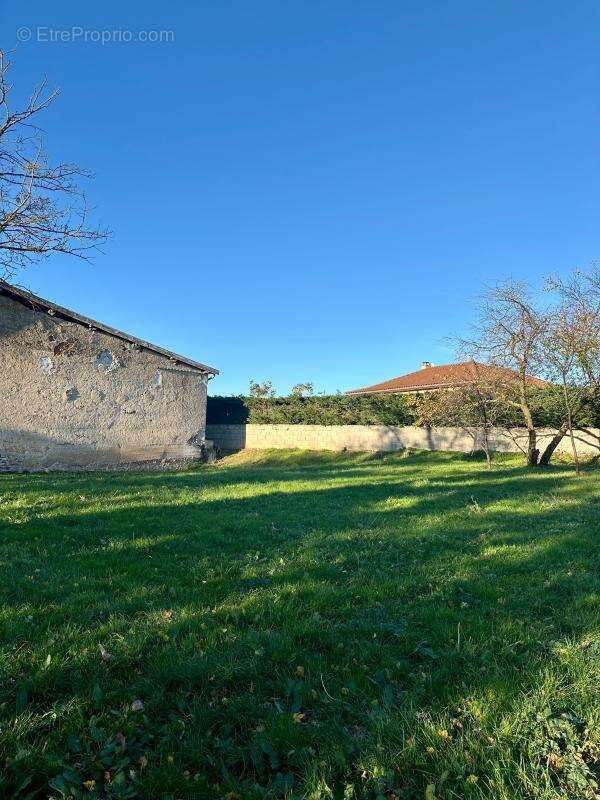  MAISON DE 120 M² AVEC JARDIN DE 385 m2  Satolas-et-Bonce (38290) - photo 7