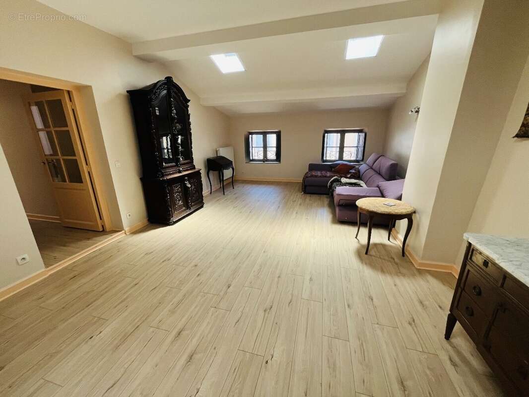 Spacieux appartement de type 4 totalement renove - photo 7
