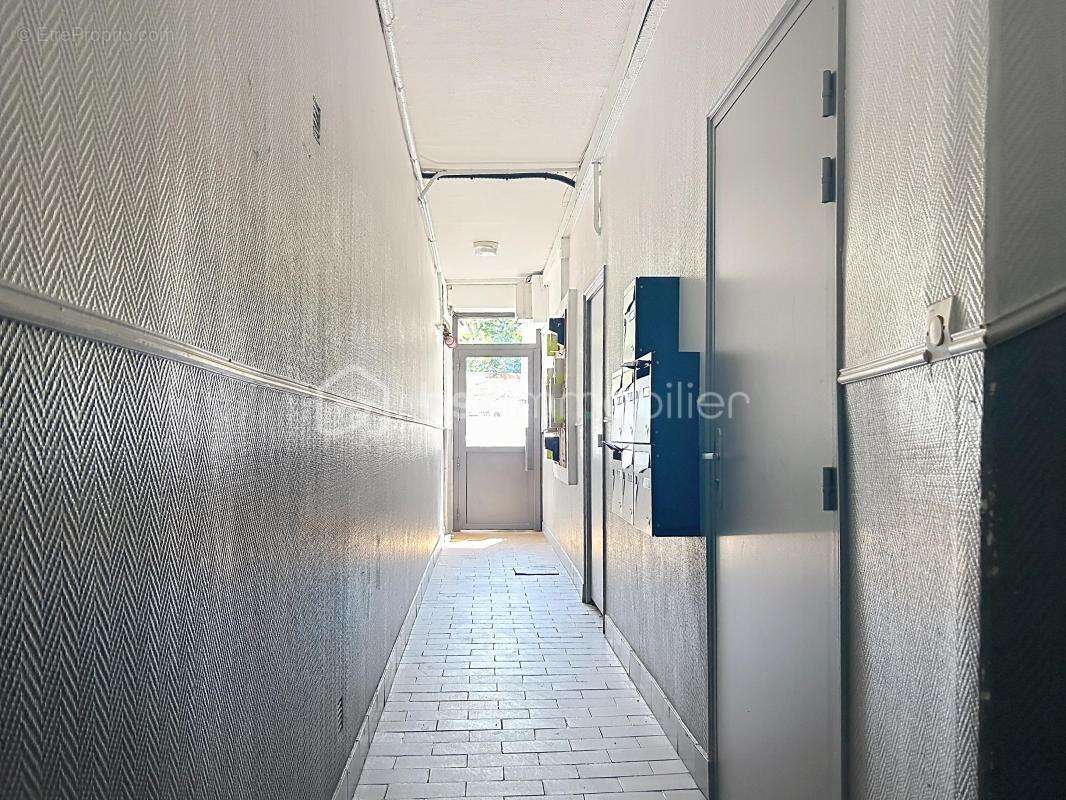 Appartement lumineux de plus de 62 m² – Vendu loué  896e– Idéal investisseur - photo 13