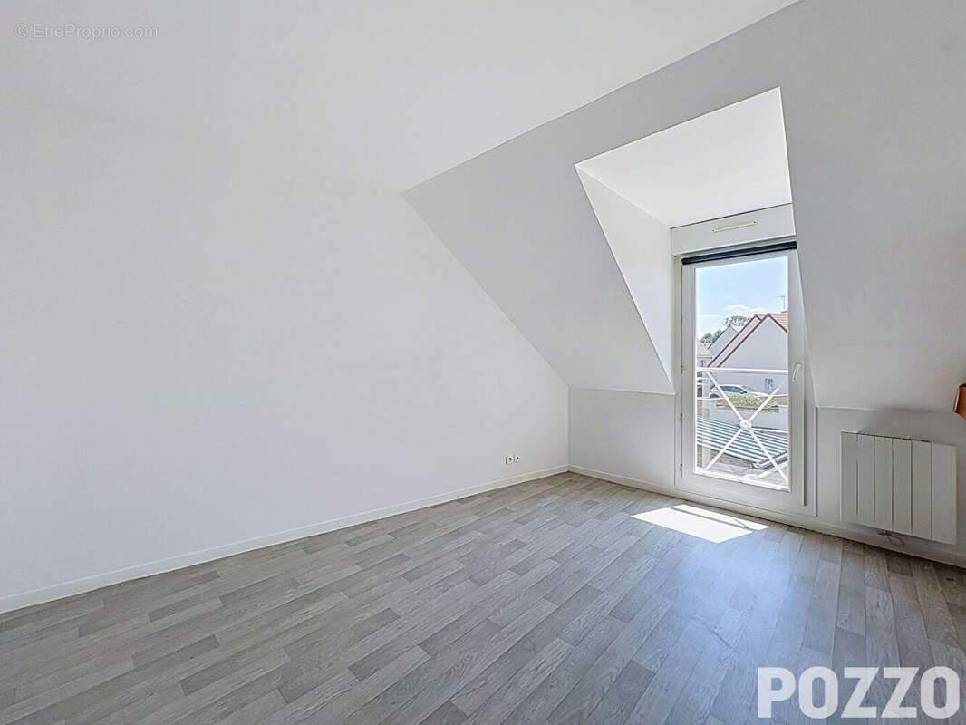 À VENDRE - Maison dans le bourg de Bréhal avec vie de plain-pied ! - photo 12