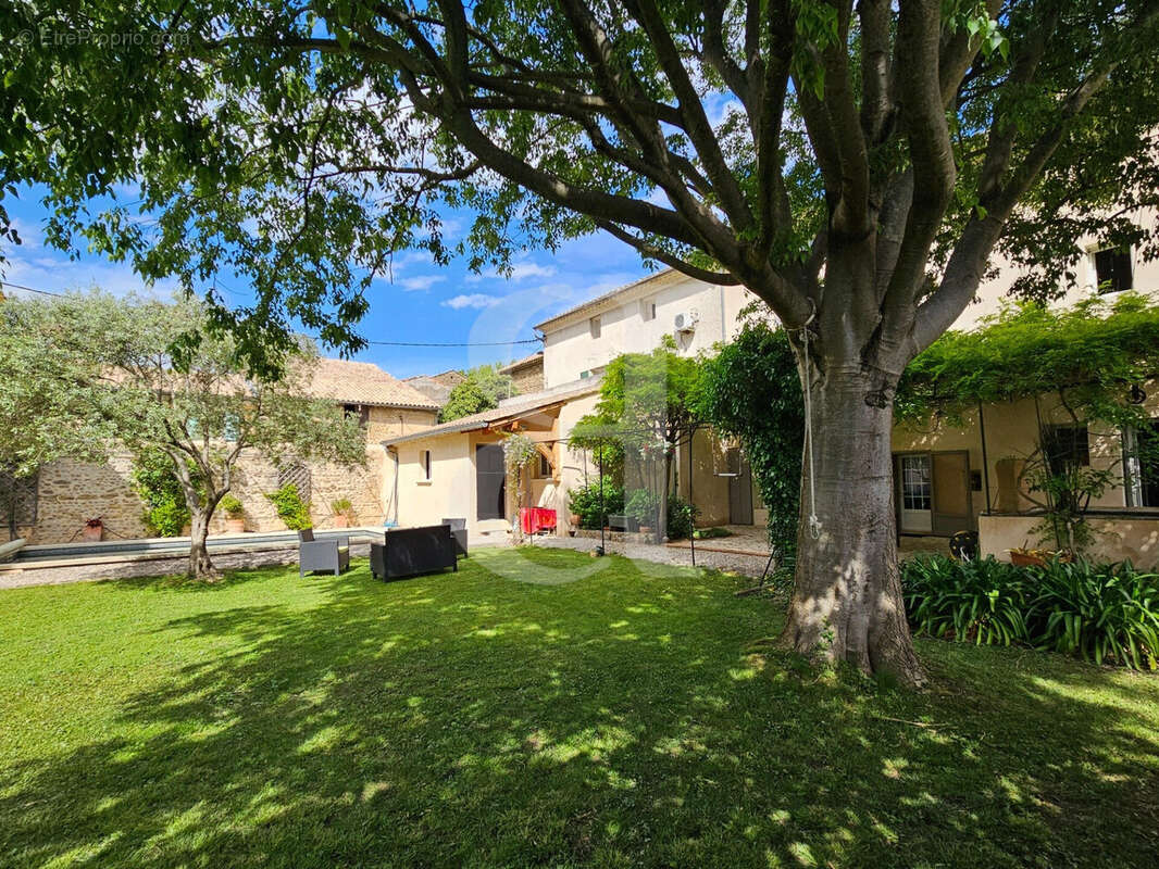 Maison à SAINTE-CECILE-LES-VIGNES