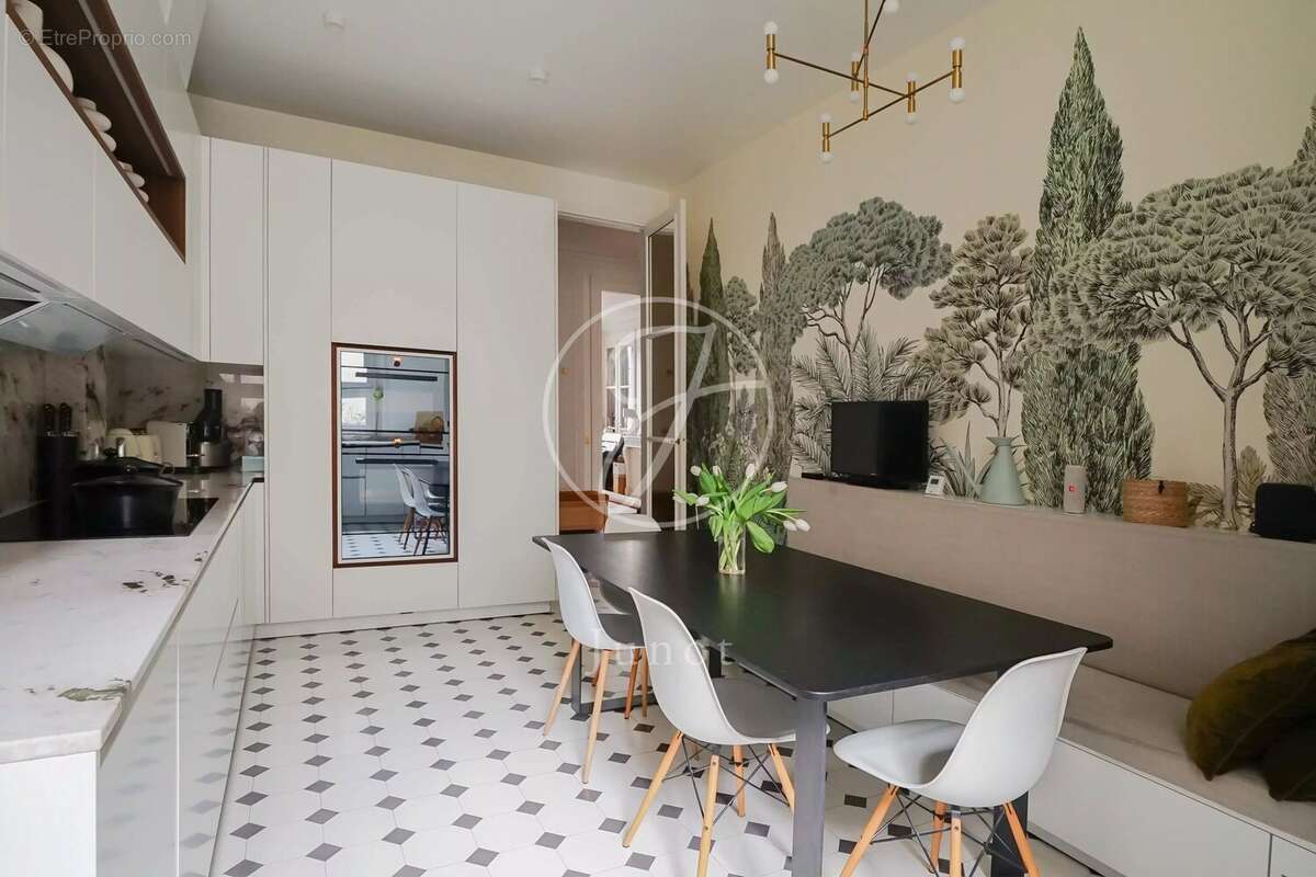 Commerce à PARIS-6E