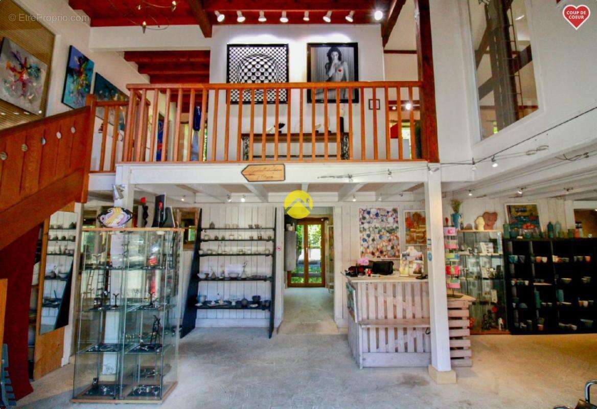 Commerce à LE BUISSON-DE-CADOUIN