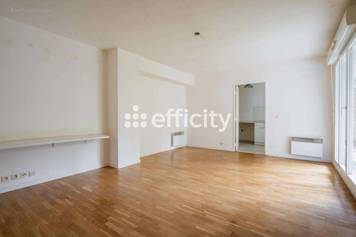Appartement à LES PAVILLONS-SOUS-BOIS
