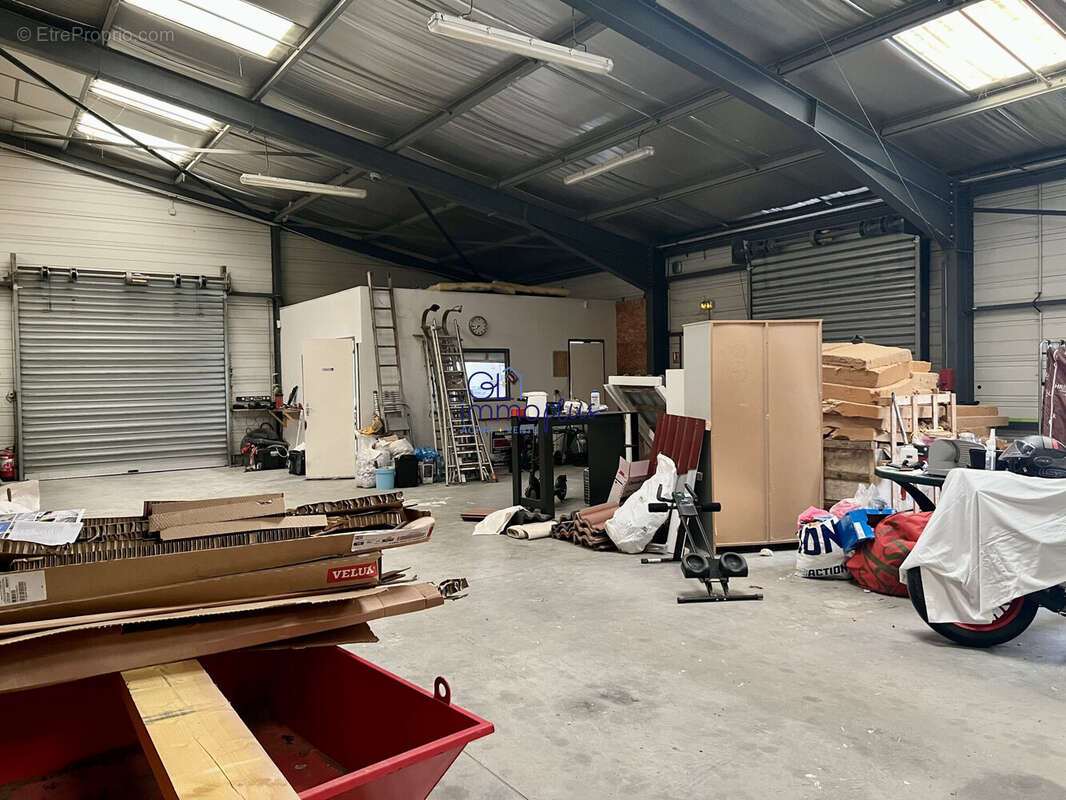 Commerce à MOURS-SAINT-EUSEBE