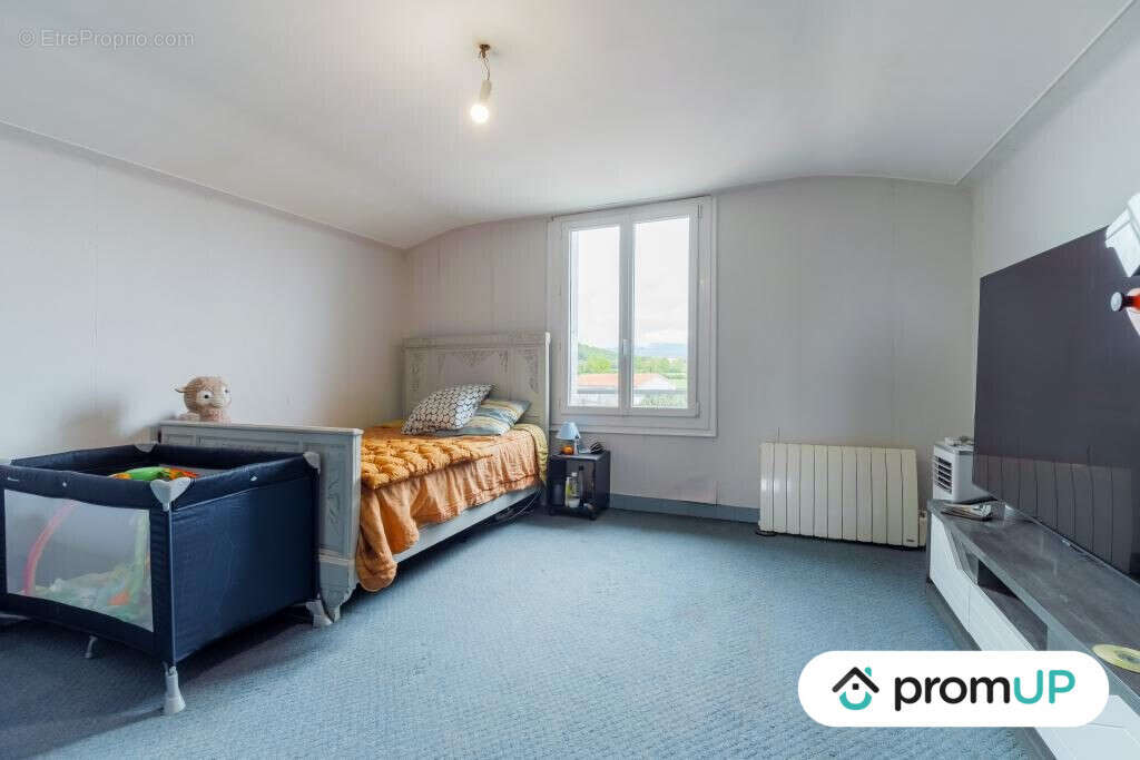 Maison à SAINT-ROMAIN-LE-PUY