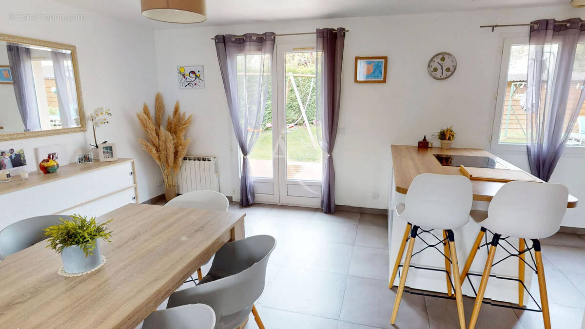 Maison à SAINT-JEAN-DE-BRAYE