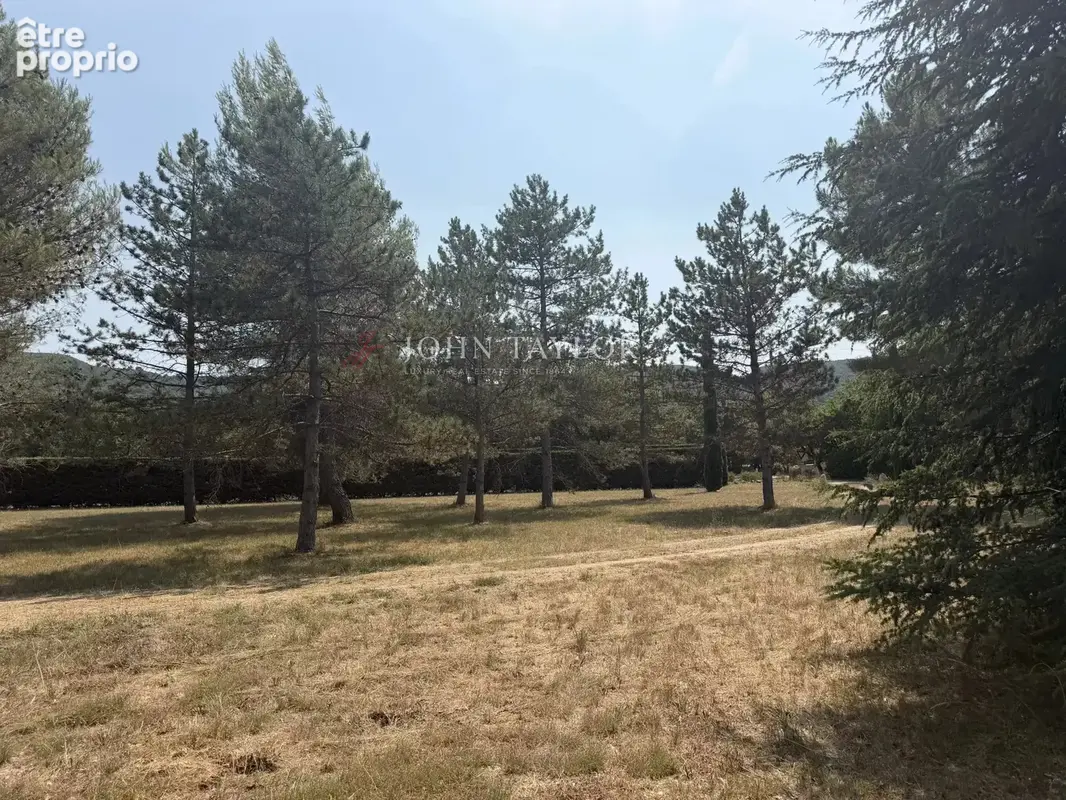 Terrain à Vendre à Ménerbes de: Construisez dans le Triangle d'Or du Luberon - photo 5