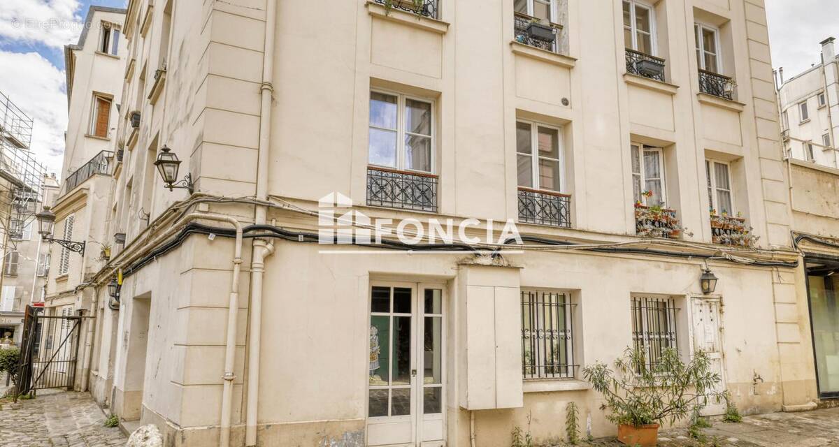 Appartement à PARIS-16E