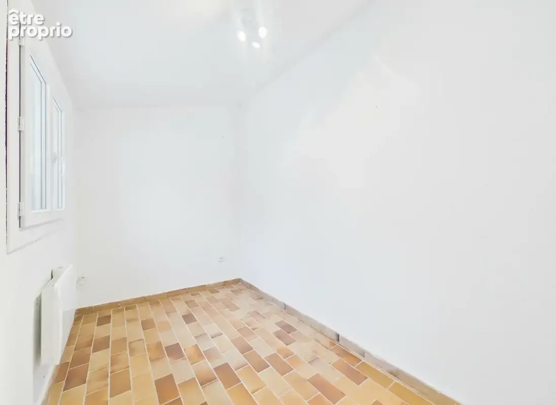 Appartement d'environ 37 m2 en centre ville de Châteaurenard avec une terrasse de 20 m2 et dépendance. - photo 5