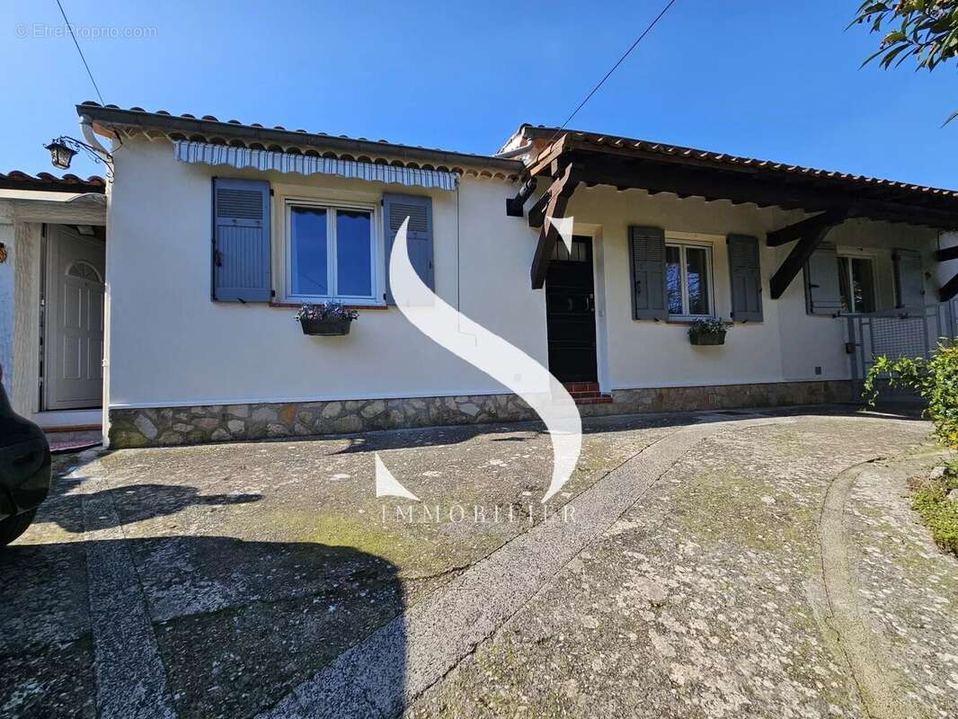 EXCLUSIVITÉ – Maison 3 pièces avec jardin, véranda et grand garage . - photo 3
