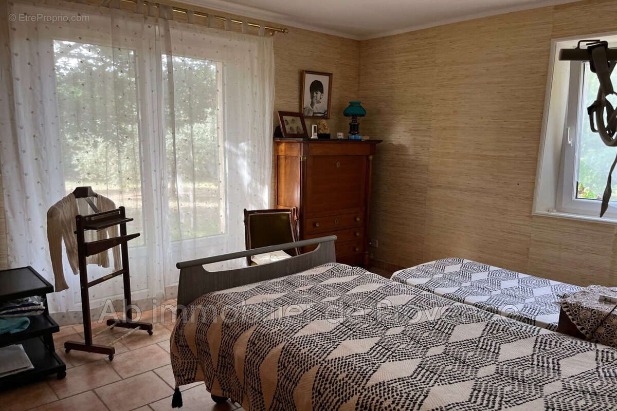 Maison 227 m² à Rognes  - photo 7