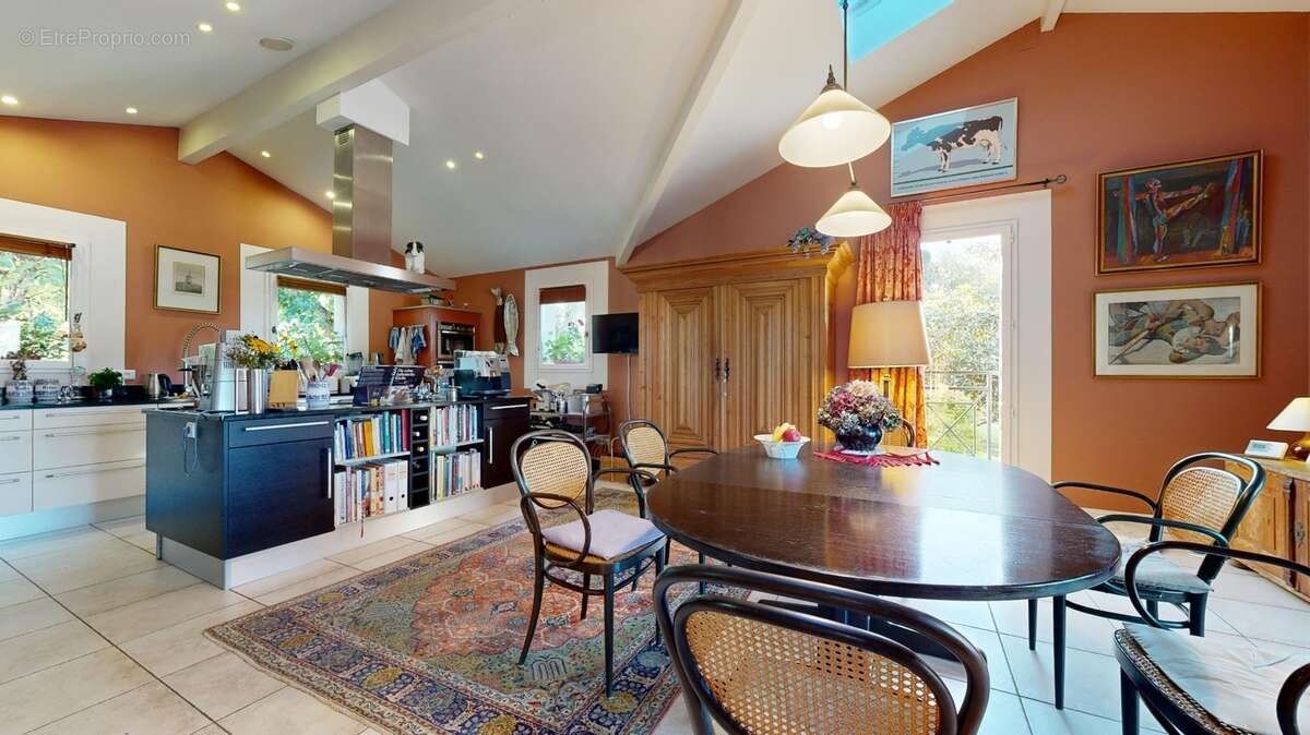 Grande-maison-secteur-calme--11192024_153657.jpg - Maison à SAINT-GERMAIN-DE-BELVES