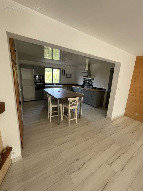 Maison à AVESNES-SUR-HELPE