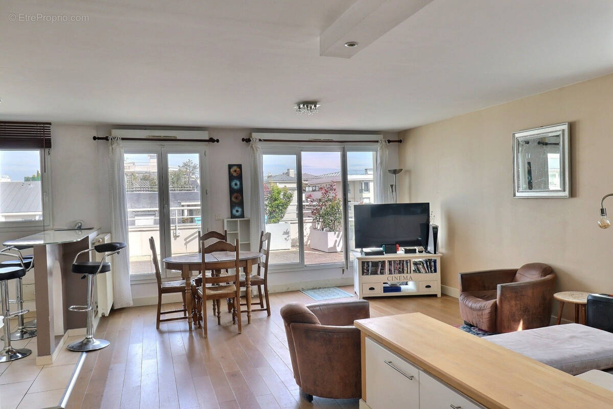 Appartement à COURBEVOIE