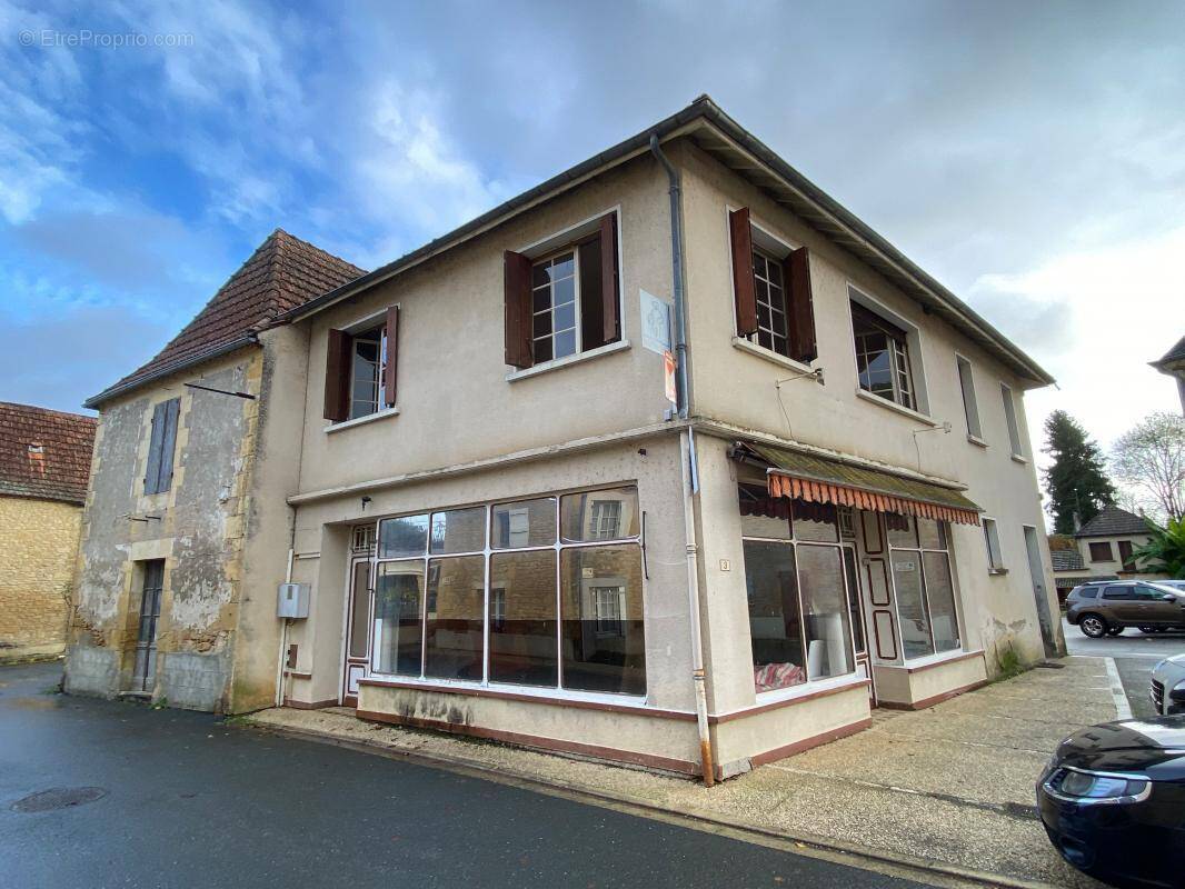 Maison à MAUZAC-ET-GRAND-CASTANG