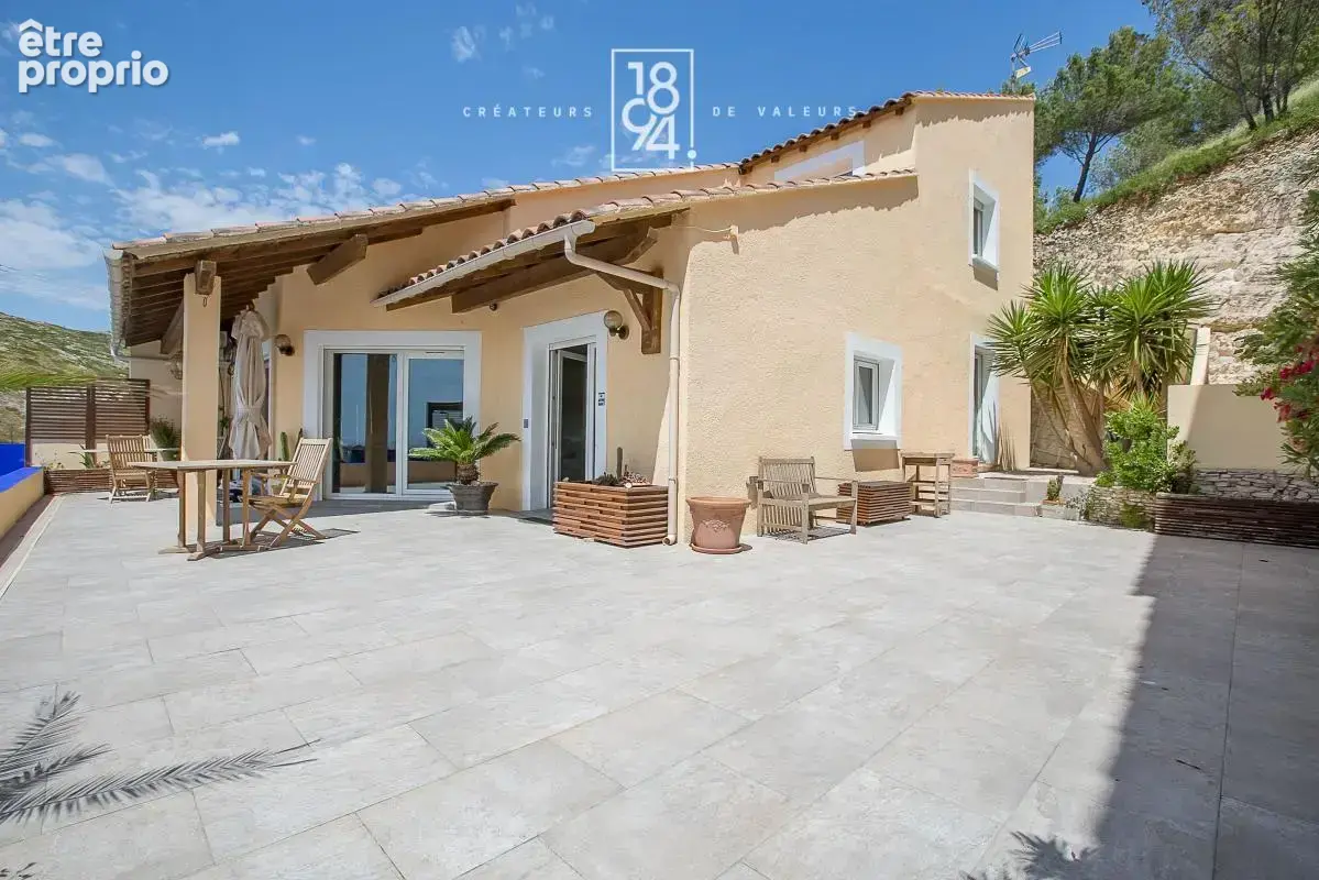 Vue mer – Maison de type 6 de 194 m² sur 1 250 m² de terrain avec piscine, studio indépendant et double garage - photo 29