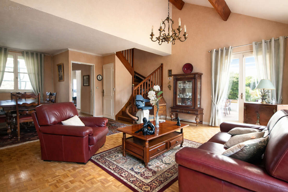 Maison à VOISINS-LE-BRETONNEUX