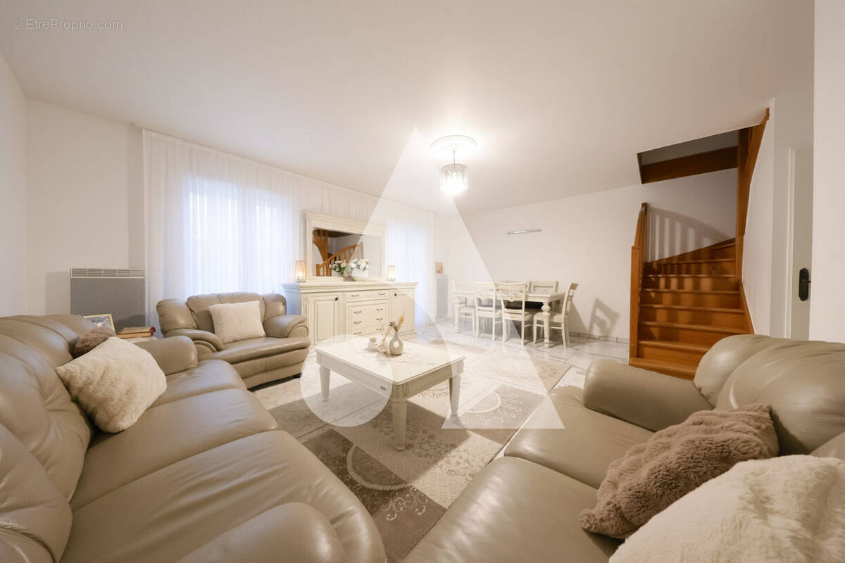 Maison à SAINTRY-SUR-SEINE