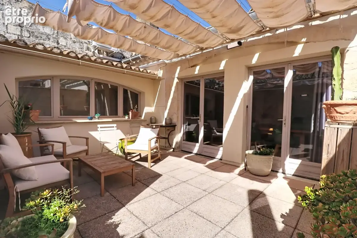 GARD (30) AIGUES−MORTES (30220) intra-muros A vendre appartement T4 ~97 m2, 4 chambres et terrasse de 8.5 m2 - photo 4