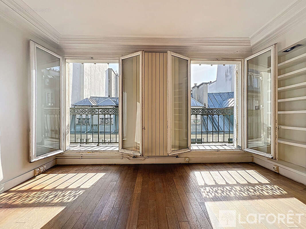 Appartement à PARIS-2E