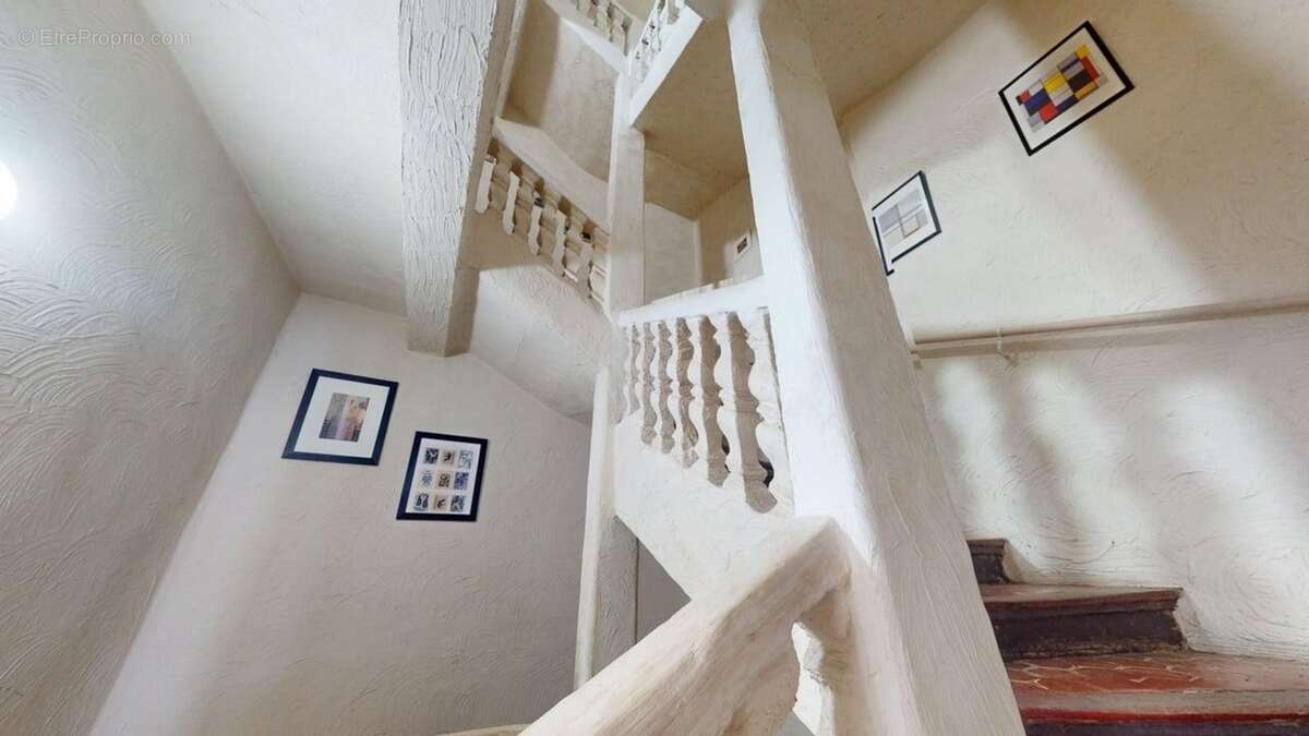 Maison de village de caractère avec garage, terrasse panoramique et plus de 240 m² utiles – Le Luc-en-Provence (83340) - photo 7