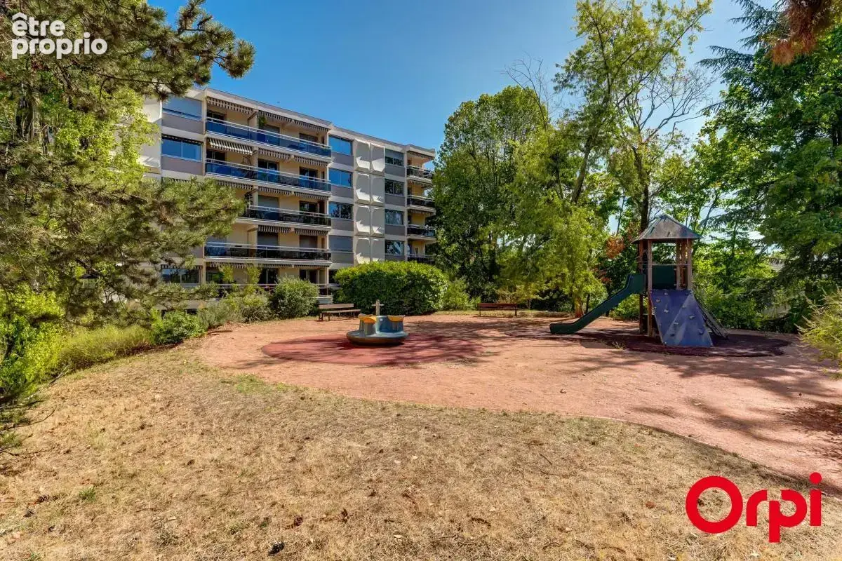 CALUIRE BOURG - T5 de 106,90 m² traversant dans résidence de standing - photo 16