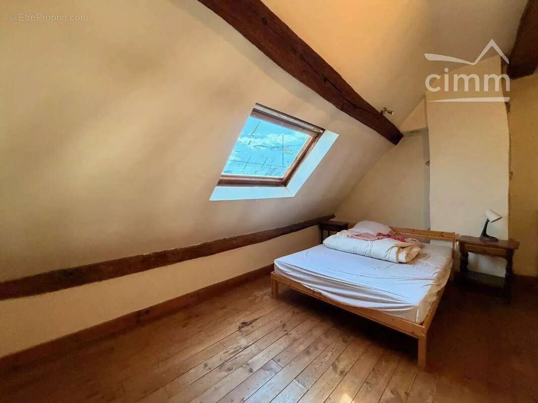Immeuble de rapport avec local commercial loué et deux appartements - photo 4