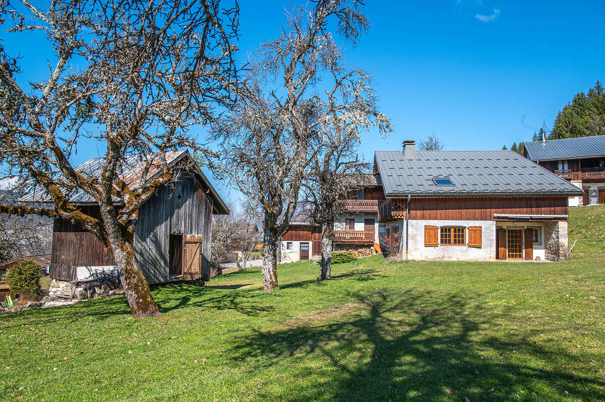 Maison à ARACHES-LA-FRASSE