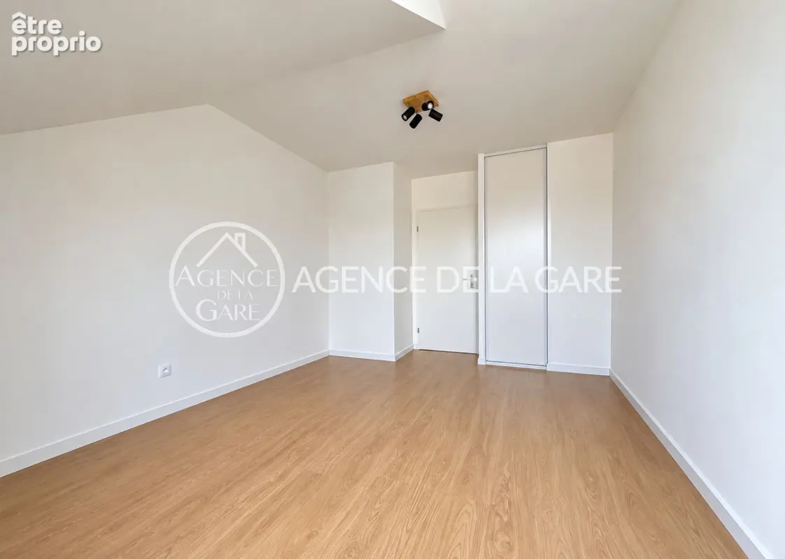 Appartement 5 pièces 95 m² à vendre à Combs-La-Ville (77380) - photo 6