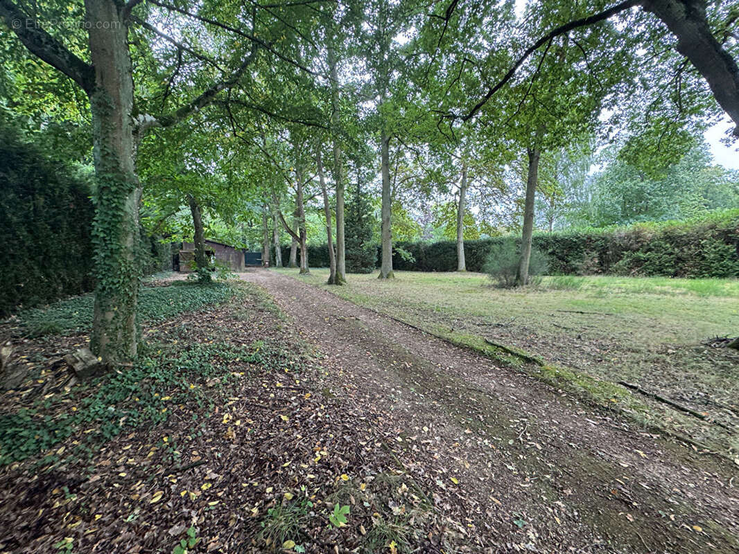 Terrain à GROSROUVRE