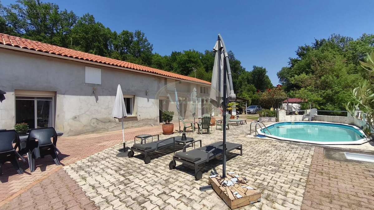 Maison à POINTIS-INARD