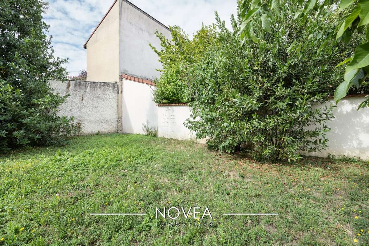 Terrain à VILLEURBANNE