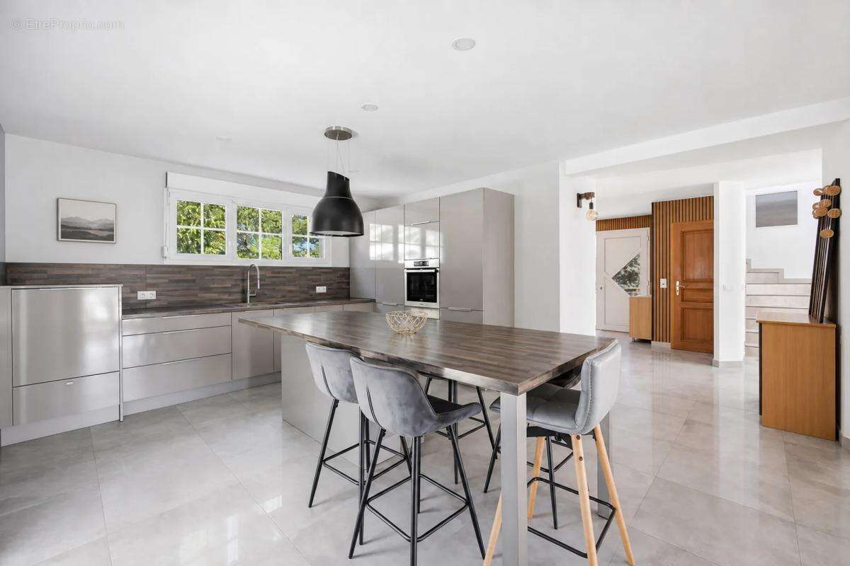 Propriété familiale de 185 m² avec piscine, sans vis-à-vis - photo 8