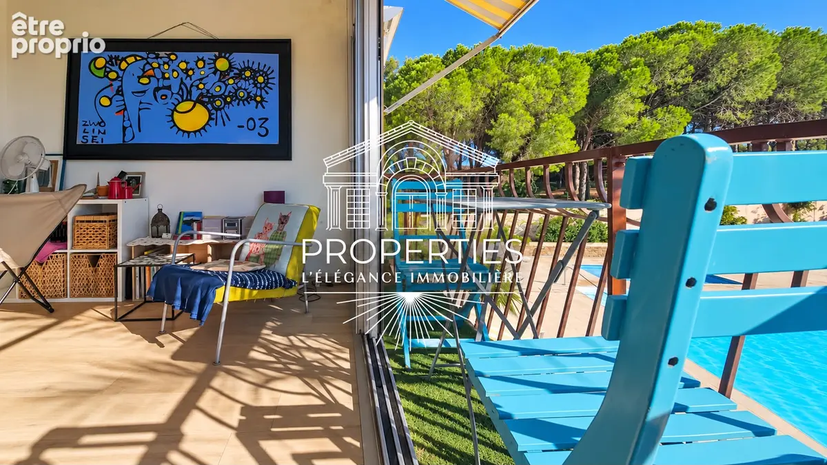 Le lavandou -  t2 renové - dernier etage - balcon - piscine  - parking privatif - photo 8