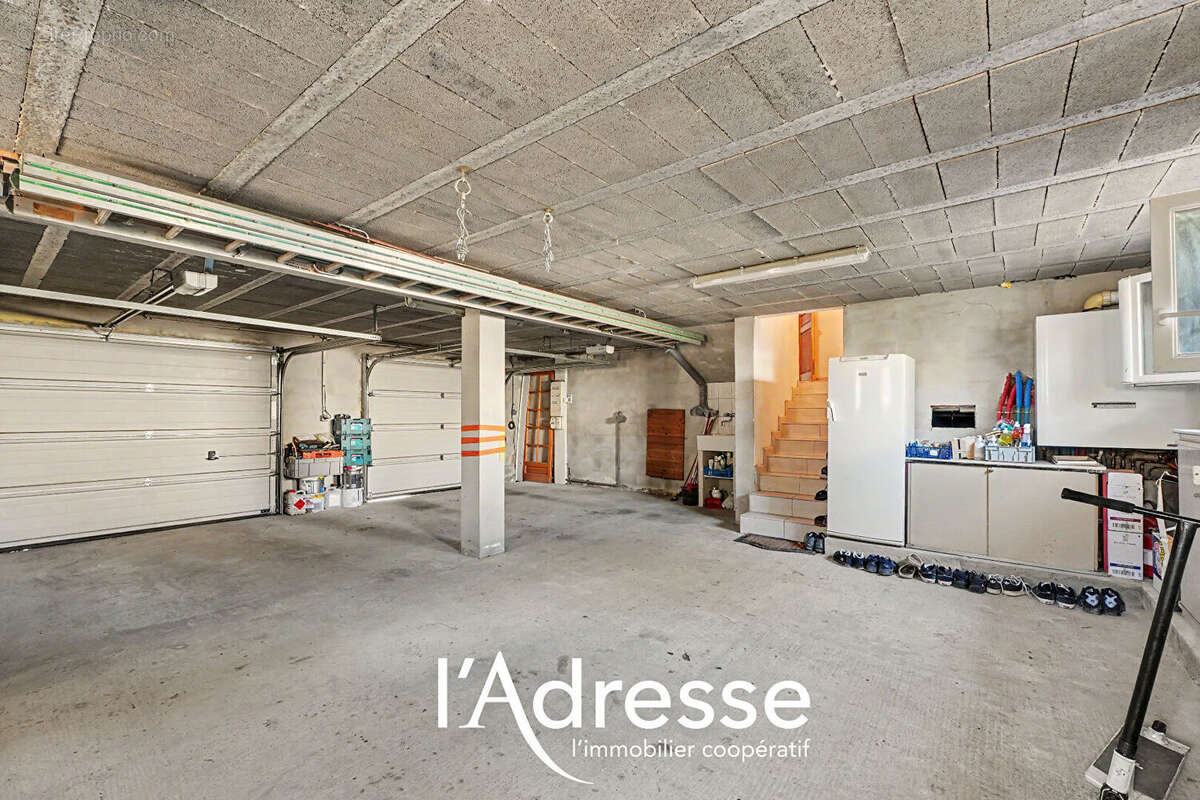 Exclusivité l'Adresse Immobilier - La Salvetat Saint Gilles - Maison de 137m² avec un grand sous-sol de 70m² sur un terrain de 7 - photo 3