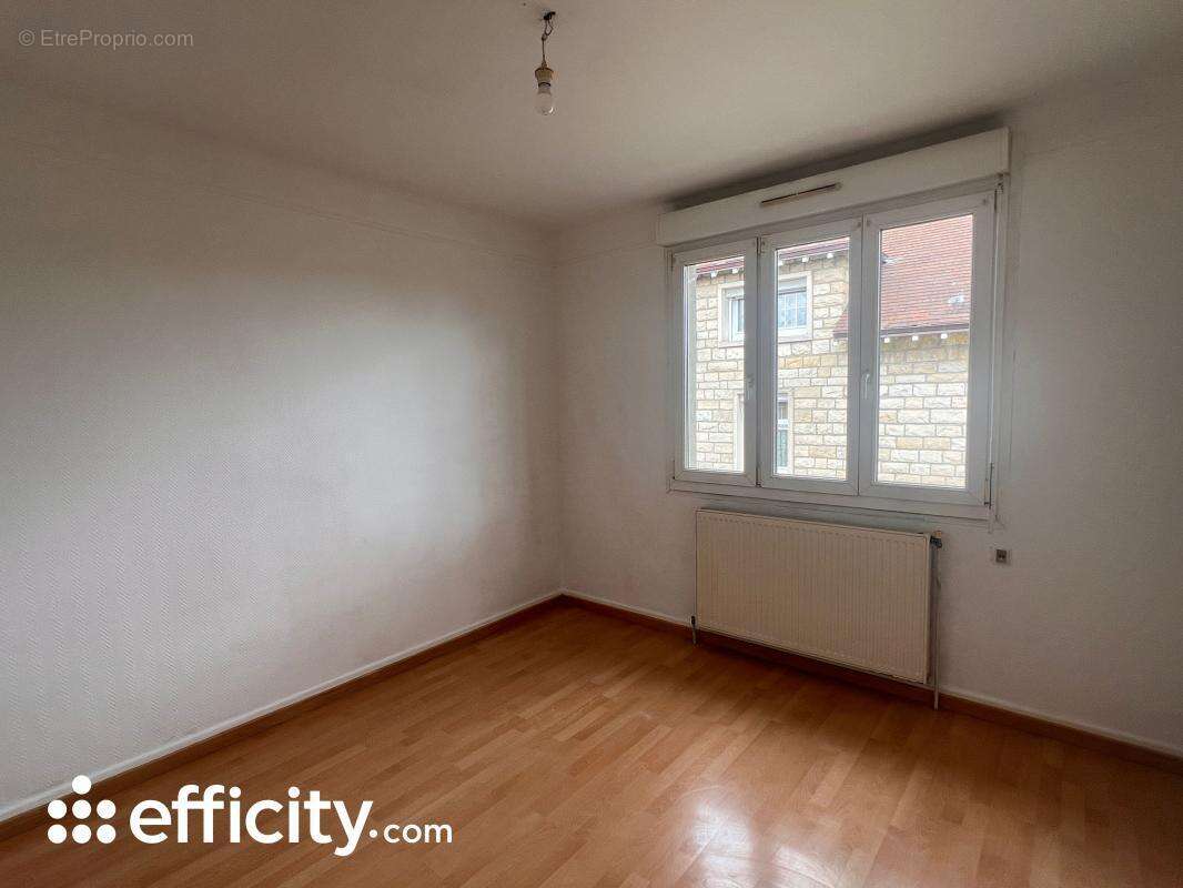 Maison 90 m² à La Riviere-De-Corps  - photo 2
