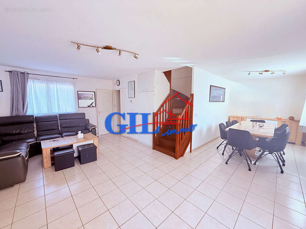 Maison à SAVIGNY-LE-TEMPLE