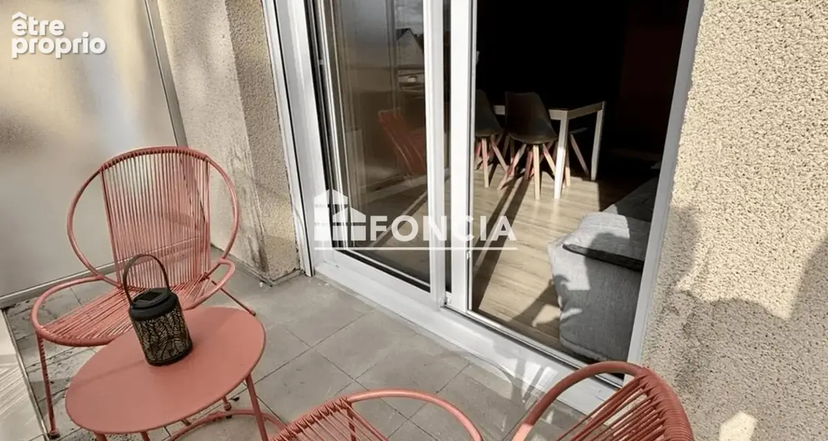 Coquet studio avec grand balcon, au calme - photo 12