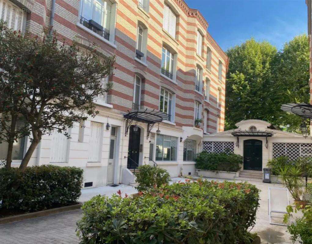 Commerce à NEUILLY-SUR-SEINE