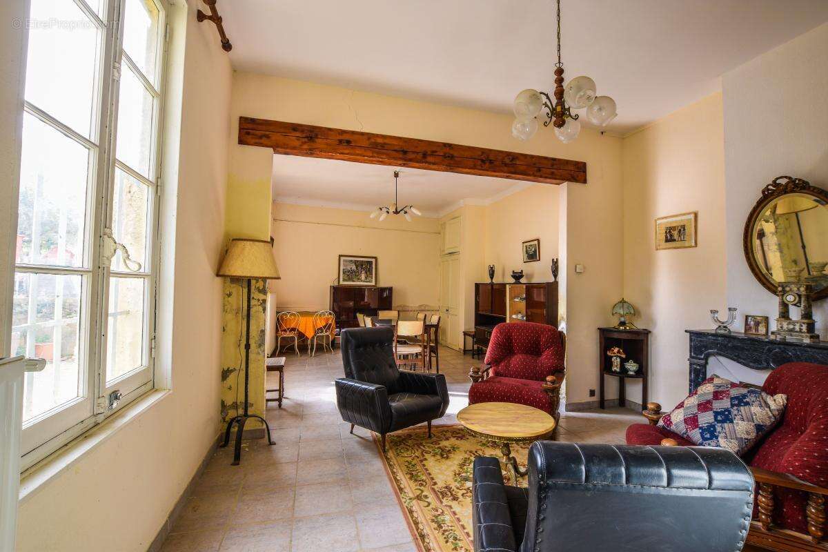 Maison à vendre à Domazan, charme et authenticité de la pierre - photo 2