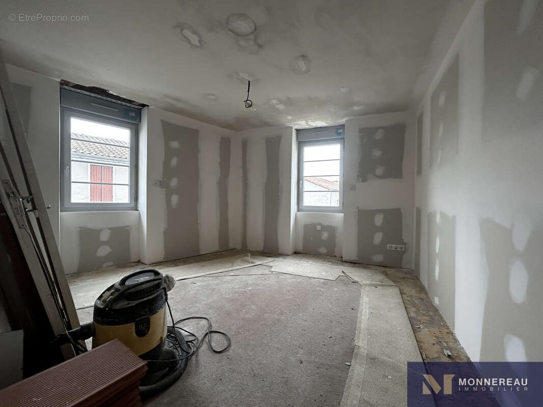 Maison à BAIGNES-SAINTE-RADEGONDE