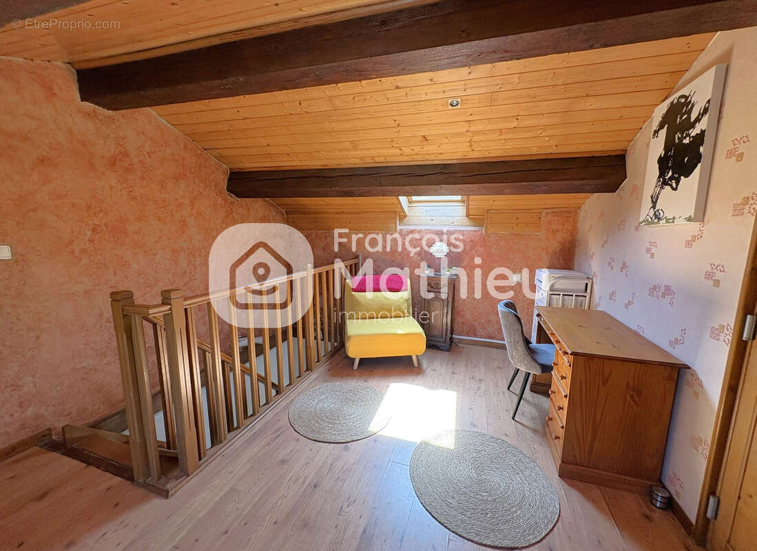 SAINT-ELOI - Maison à étage - 3 pièces - 60 m2 habitables - terrain d'environ 123 m2 - photo 6